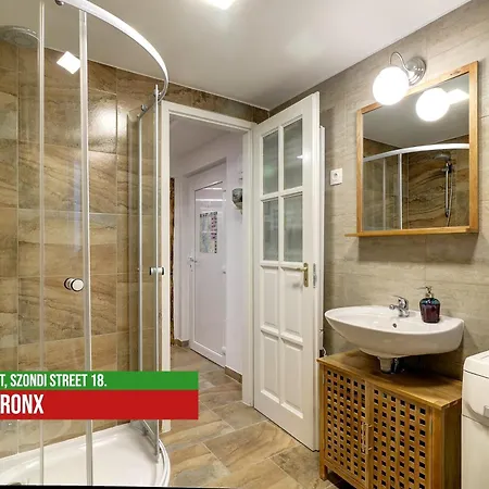 Little Italy Bronx Apartman Budapest