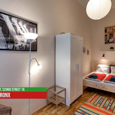 Little Italy Bronx Apartman